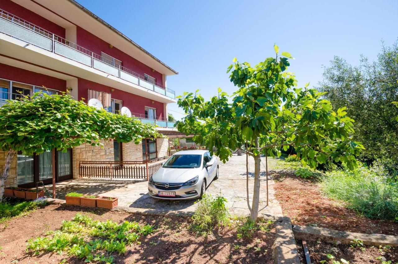Apartments Mladen Jelica อิตชิชี ภายนอก รูปภาพ